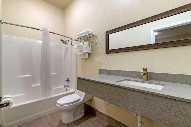 Quality Inn & Suites Elgin image