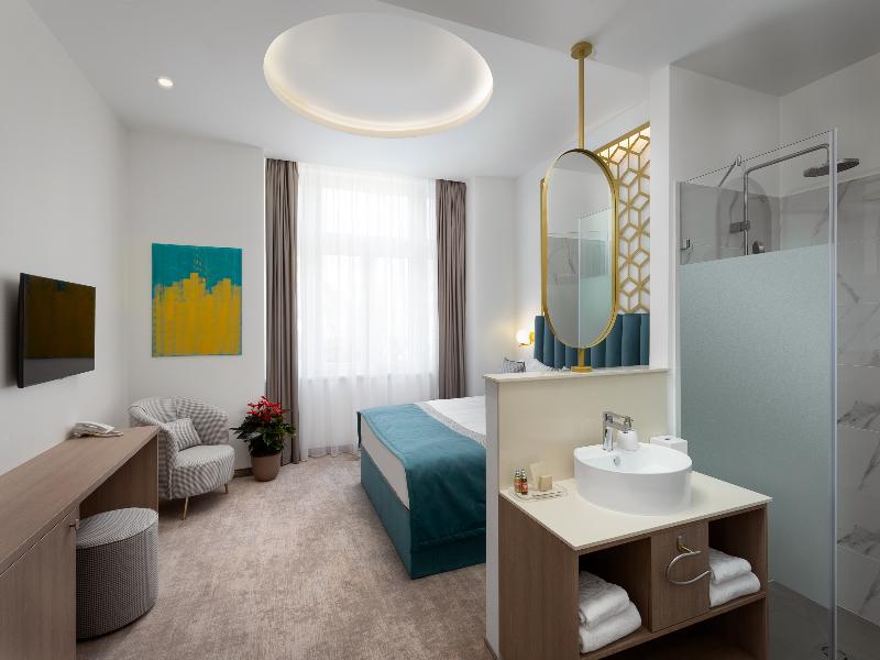 Mera Hotel image