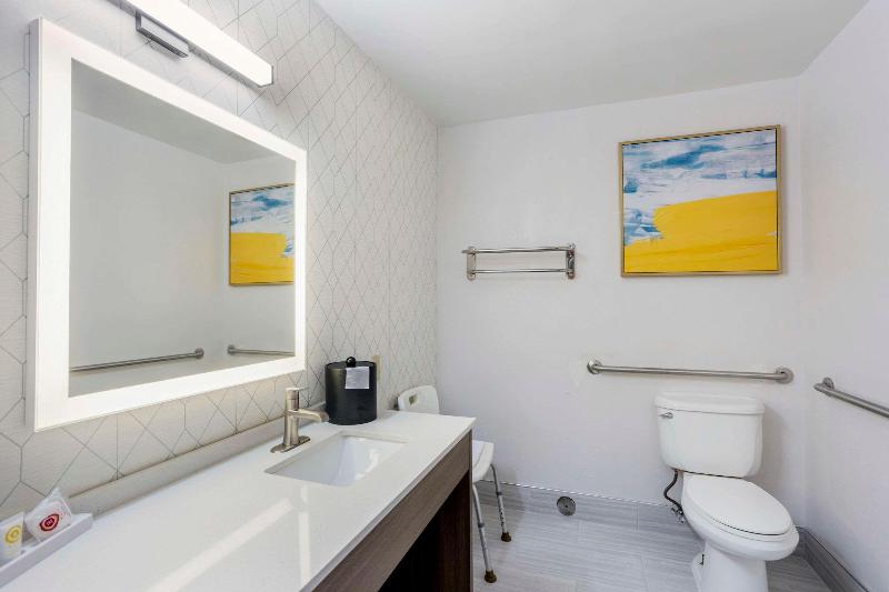 Comfort Inn & Suites Voorhees Township image