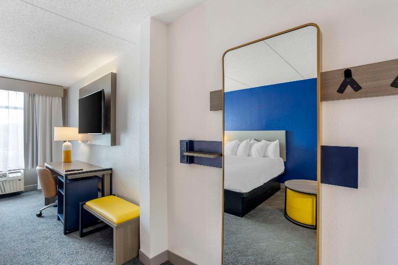 Comfort Inn & Suites Voorhees Township image