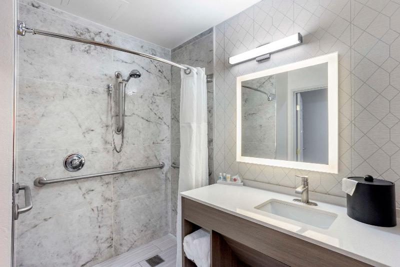 Comfort Inn & Suites Voorhees Township image