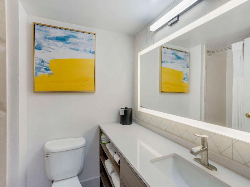Comfort Inn & Suites Voorhees Township image