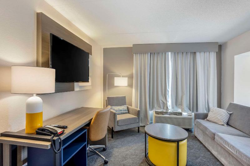 Comfort Inn & Suites Voorhees Township image