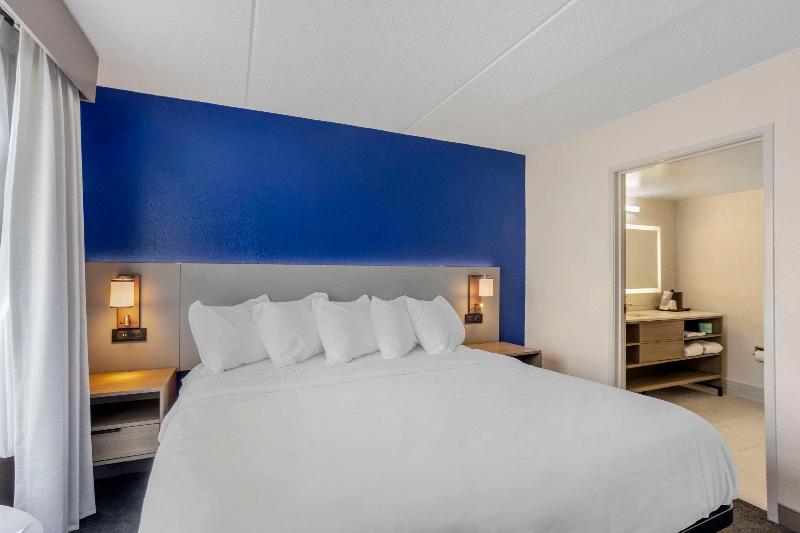 Comfort Inn & Suites Voorhees Township image