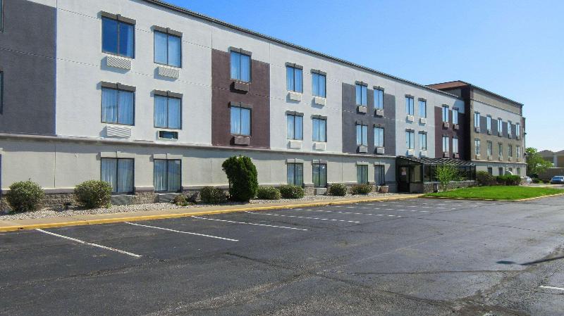 Clarion Pointe Evansville North image