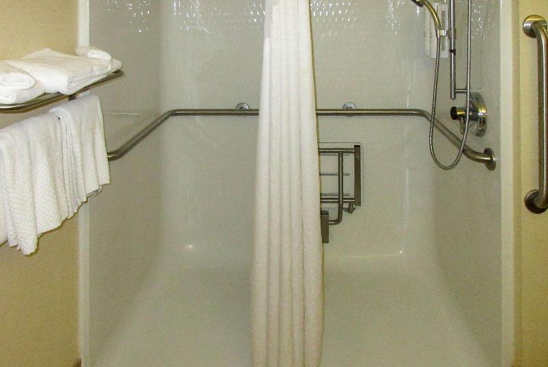 Clarion Pointe Evansville North image