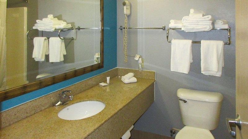 Clarion Pointe Evansville North image