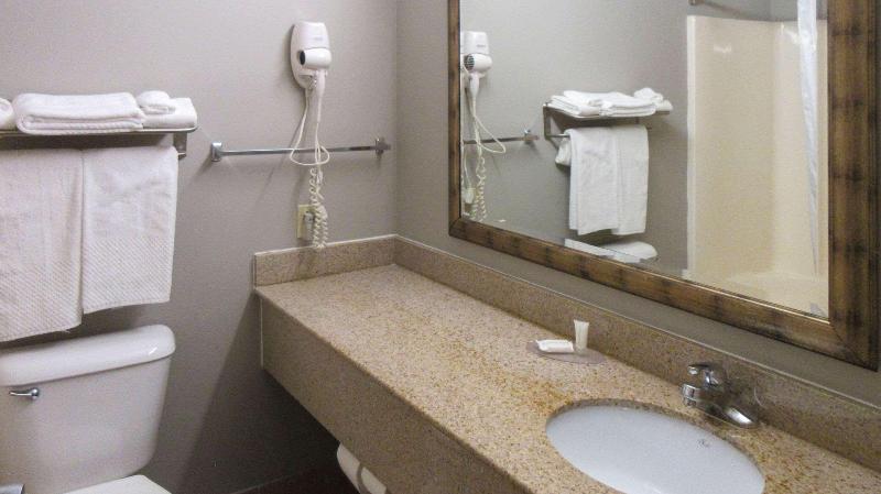 Clarion Pointe Evansville North image