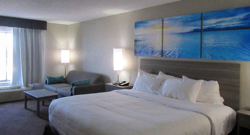 Clarion Pointe Evansville North image