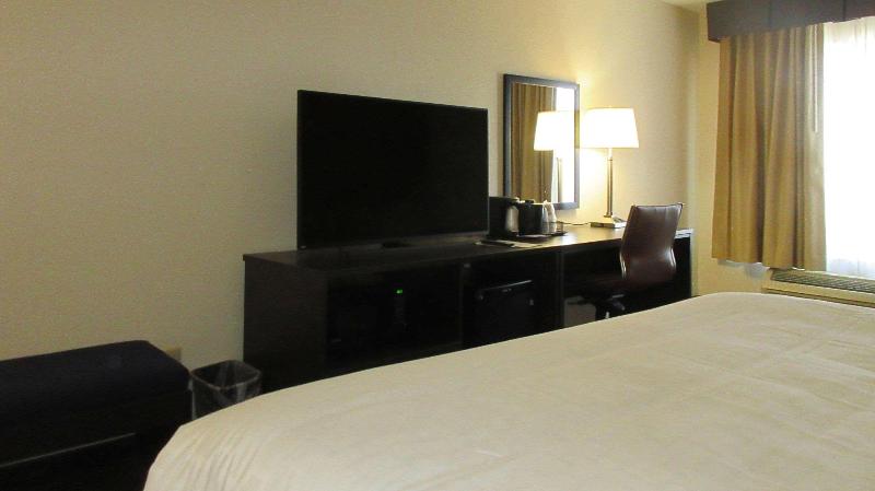 Clarion Pointe Evansville North image