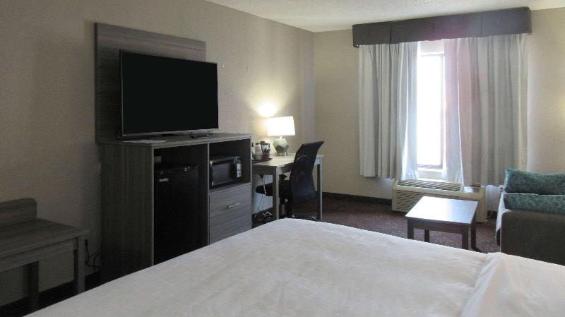 Clarion Pointe Evansville North image