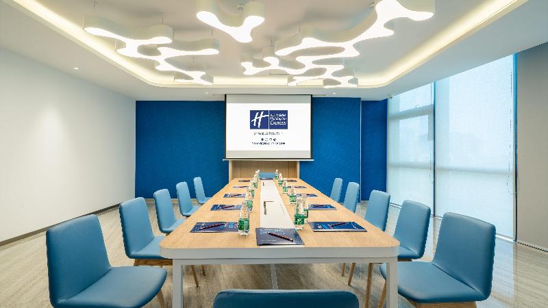 Holiday Inn Express Yangjiang City Center image