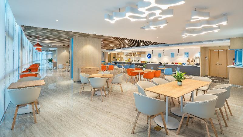 Holiday Inn Express Yangjiang City Center image