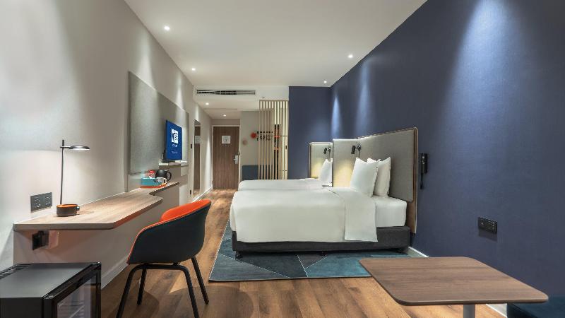 Holiday Inn Express Yangjiang City Center image