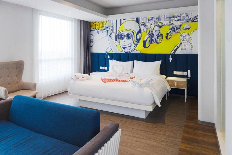 Yello Hotel Jambi image