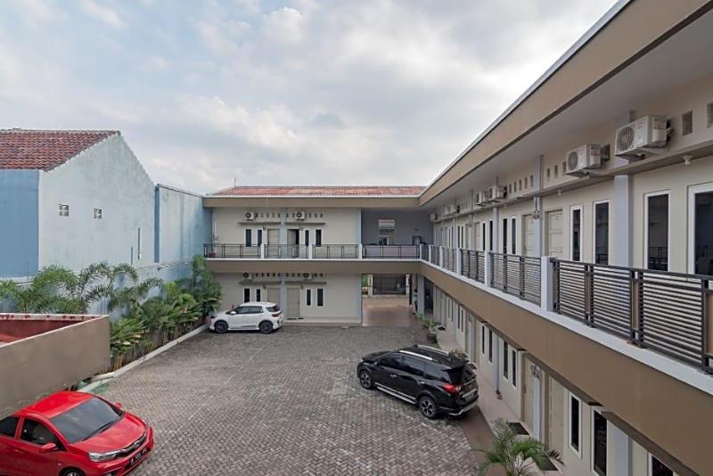 Formerly RedDoorz Syariah Plus @ Tuparev Cirebon 3 image