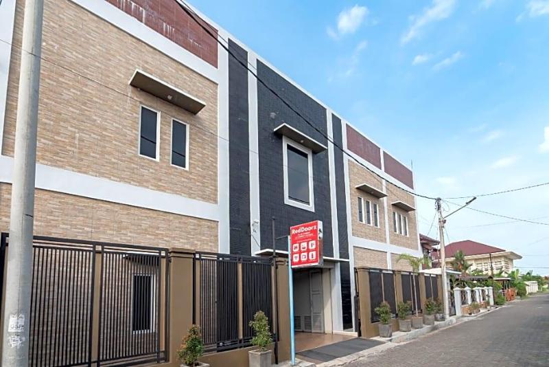 Formerly RedDoorz Syariah Plus @ Tuparev Cirebon 3 image