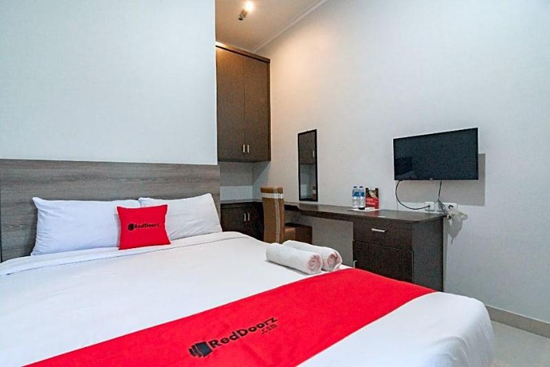Formerly RedDoorz Syariah Plus @ Tuparev Cirebon 3 image