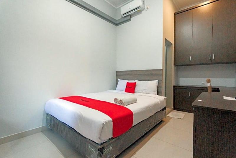 Formerly RedDoorz Syariah Plus @ Tuparev Cirebon 3 image