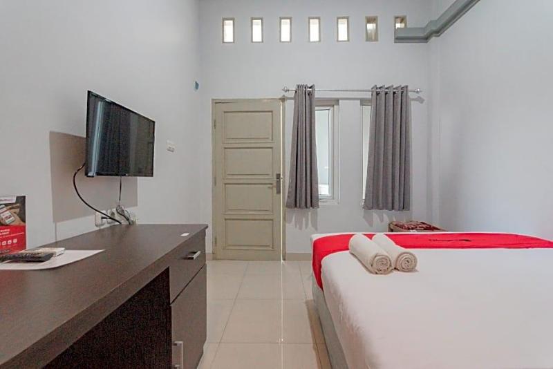 Formerly RedDoorz Syariah Plus @ Tuparev Cirebon 3 image