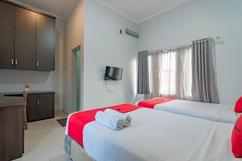 Formerly RedDoorz Syariah Plus @ Tuparev Cirebon 3 image