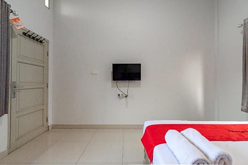 Formerly RedDoorz Syariah Plus @ Tuparev Cirebon 3 image