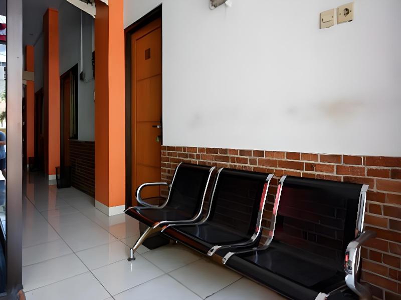 Formerly RedDoorz Plus Ciputra Mall Simpang Lima 2 image