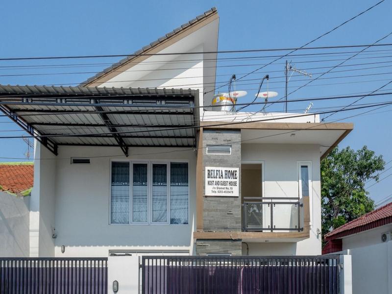 Formerly RedDoorz Plus Syariah Stasiun Tegal 2