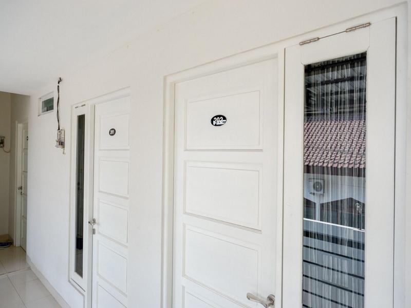 Formerly RedDoorz Plus Syariah Stasiun Tegal 2