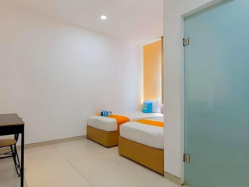 Sans Hotel Box Mansion Surabaya image