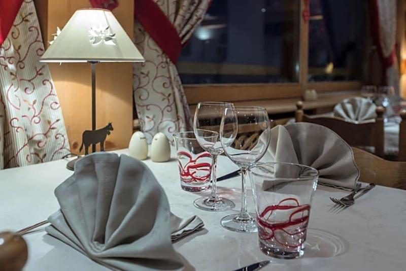 Hotel la Cremaillere image