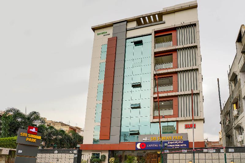 Capital O 49135 Sri Simran Park Hotel