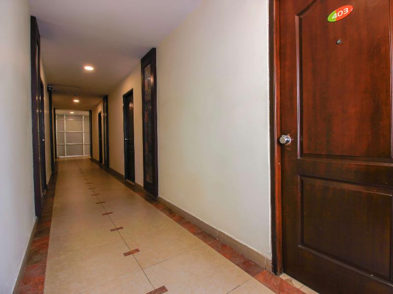 Capital O 68918 Sravya Grand Residency