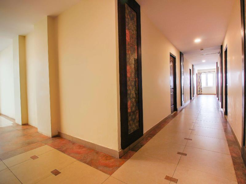 Capital O 68918 Sravya Grand Residency