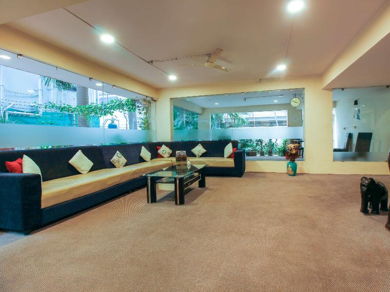 Capital O 68918 Sravya Grand Residency