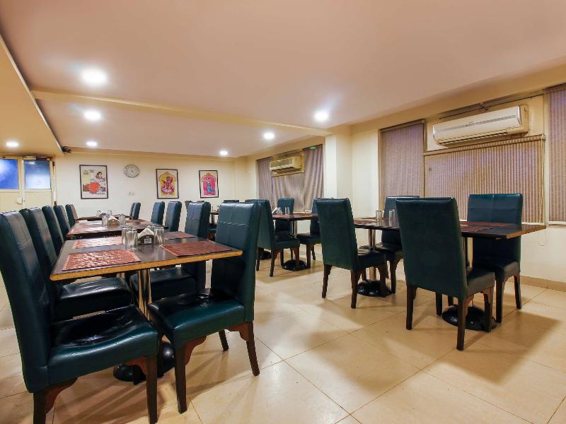 Capital O 68918 Sravya Grand Residency