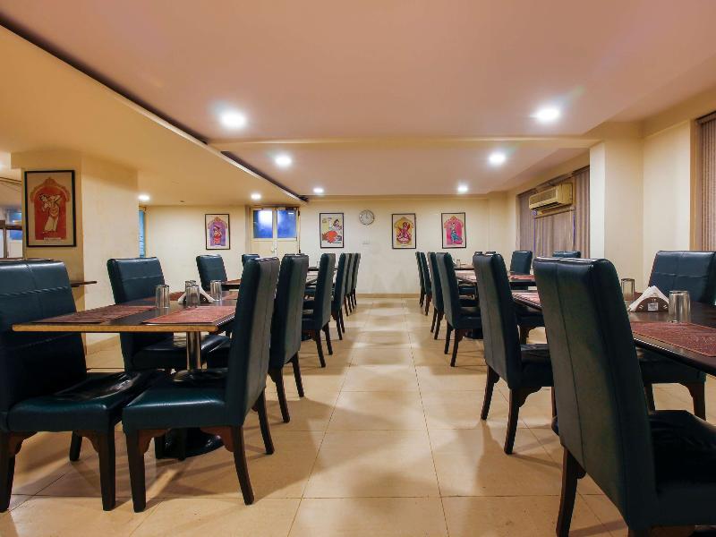 Capital O 68918 Sravya Grand Residency