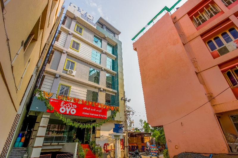 OYO 36823 Hotel Vamsee Empire — photo 2