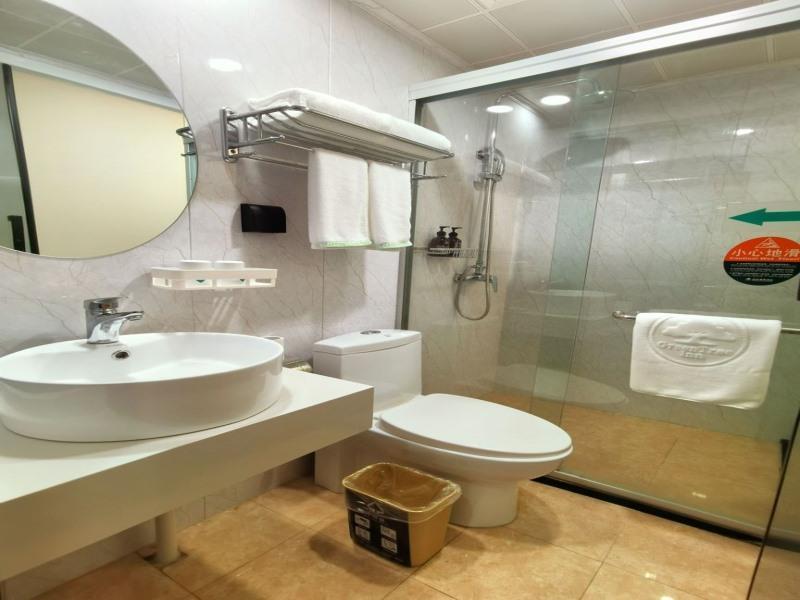 Greentree Inn Shanghai Xujiahui Yishan Subway Stat image