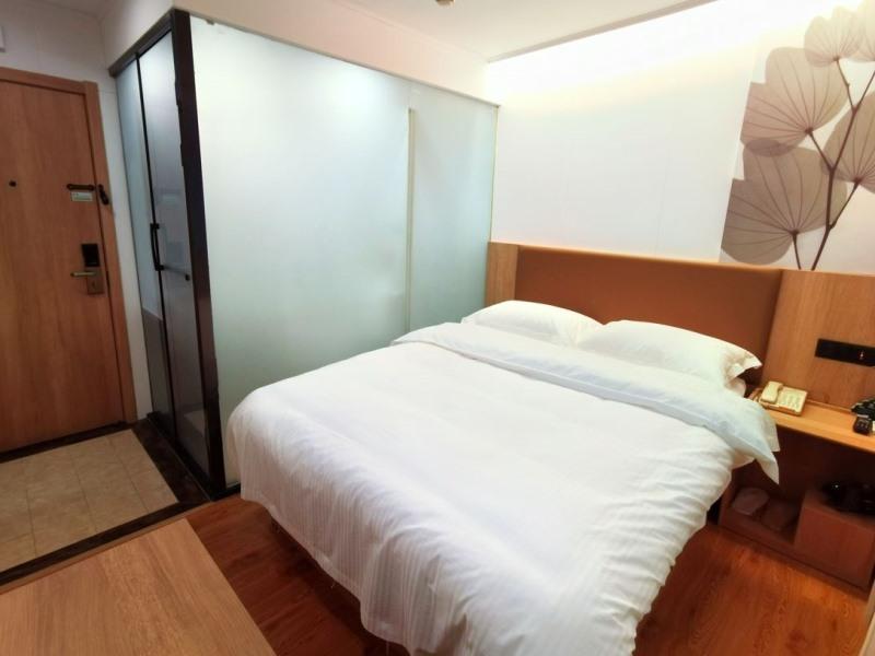 Greentree Inn Shanghai Xujiahui Yishan Subway Stat image
