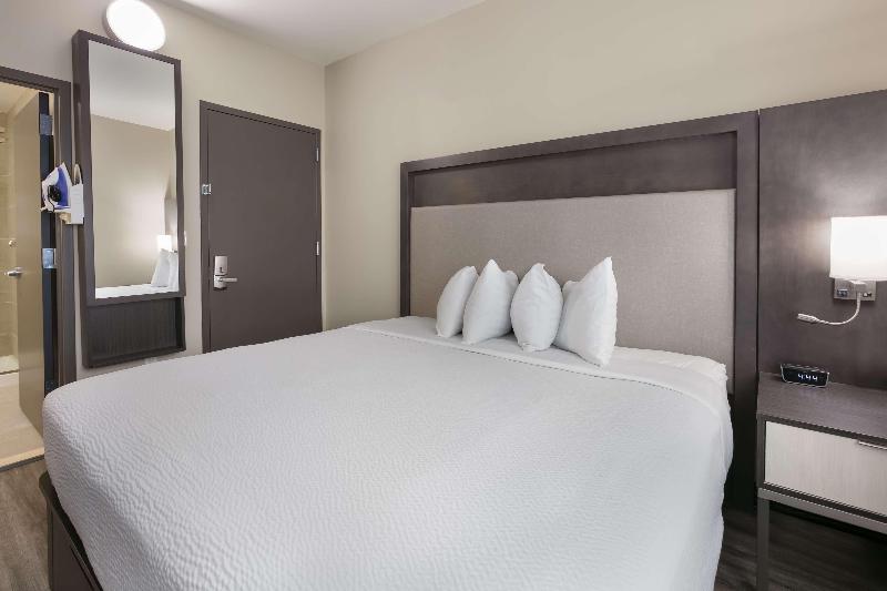 Best Western Plus Executive Residency Bronx image