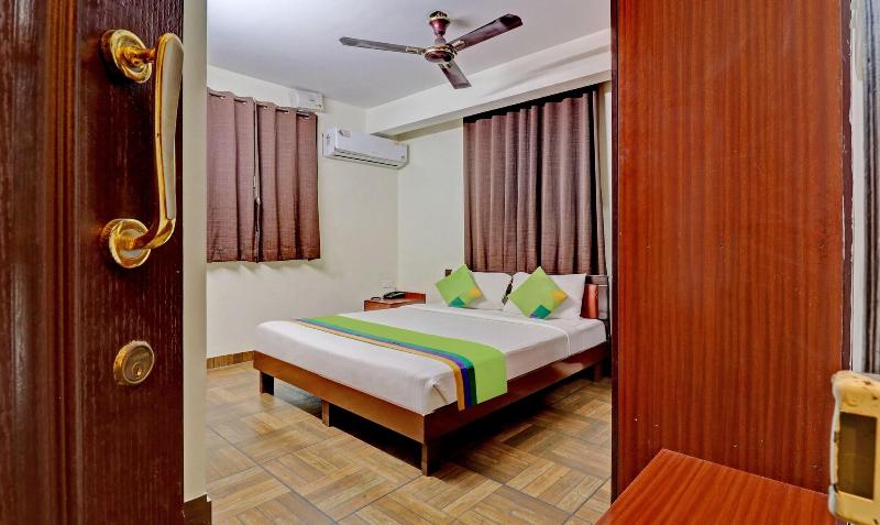 Capital O BLR2499 Comfort Delight Hotel image