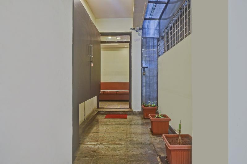 Capital O BLR2499 Comfort Delight Hotel image