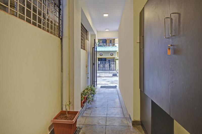 Capital O BLR2499 Comfort Delight Hotel image