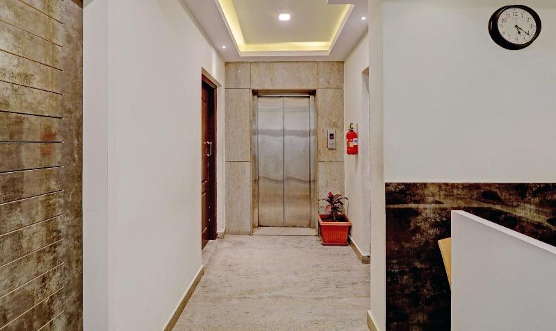 Capital O BLR2499 Comfort Delight Hotel image