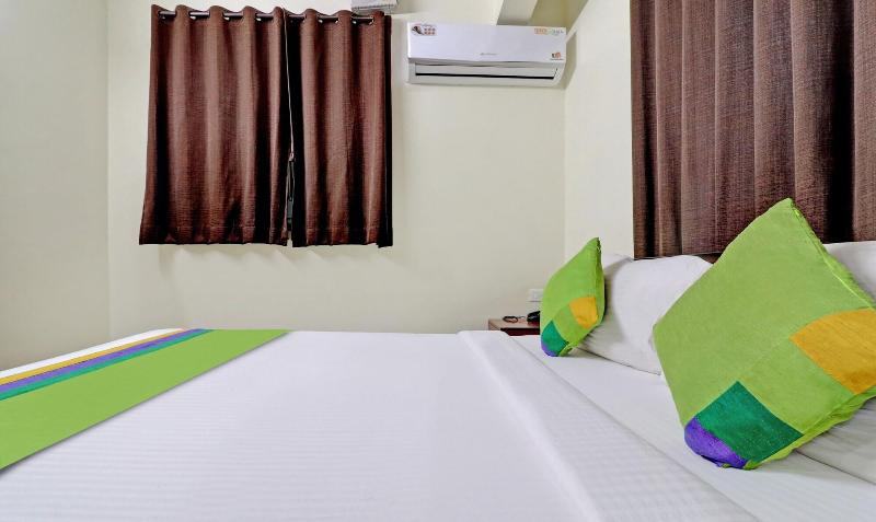 Capital O BLR2499 Comfort Delight Hotel image