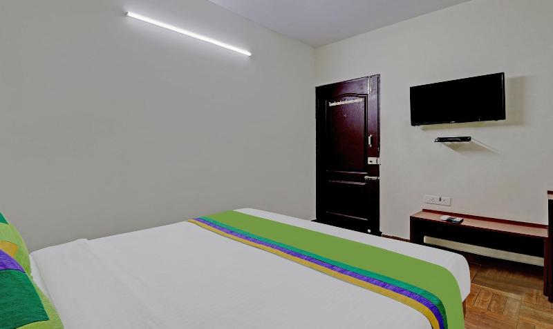 Capital O BLR2499 Comfort Delight Hotel image
