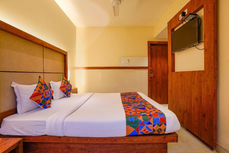 OYO Flagship 77349 Hotel Super 7 Inn image