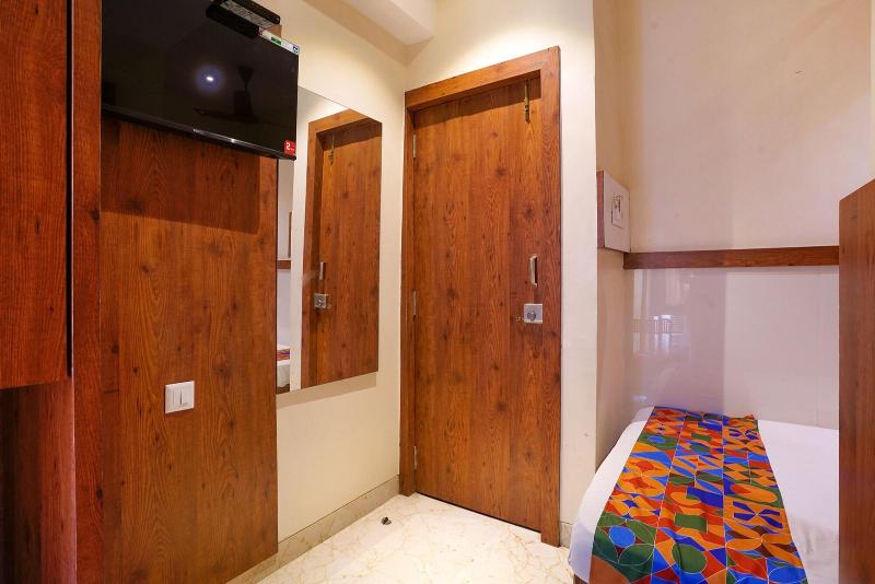 OYO Flagship 77349 Hotel Super 7 Inn image