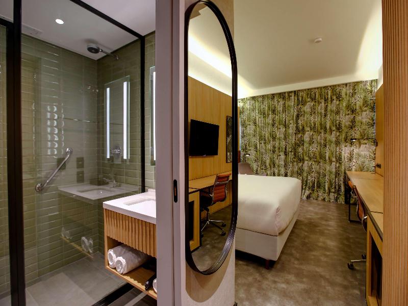 Hilton Garden Inn Reboucas image